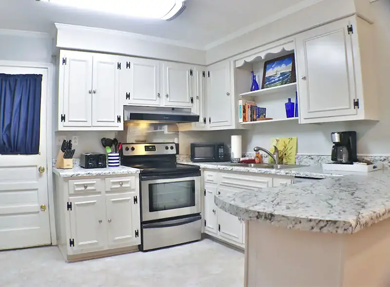 Cozy Pet Friendly Bungalow Cozy Pet Friendly Bungalow