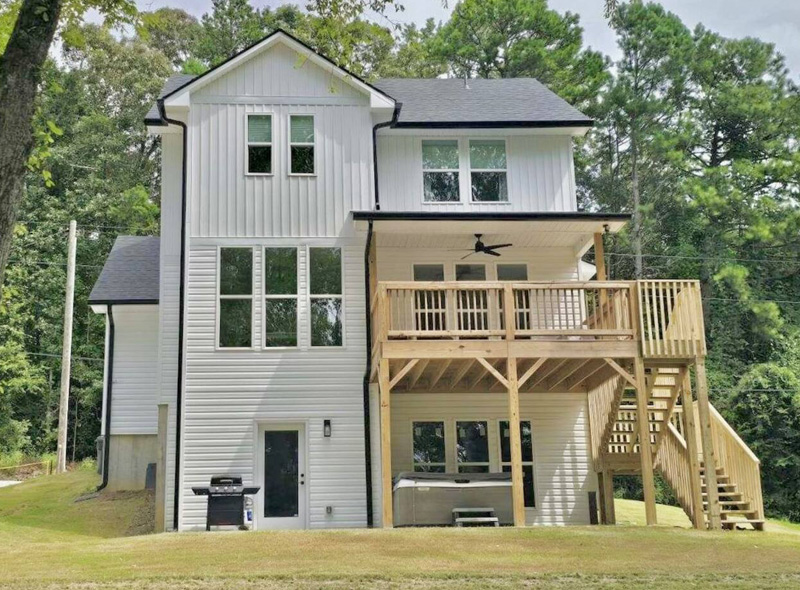 Lucky Lake House at Hartwell