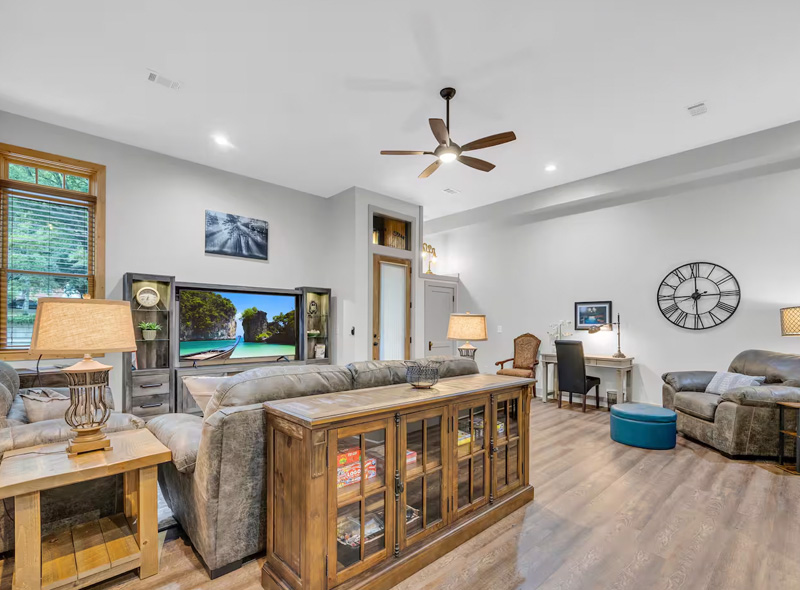 Modern Flat Downtown Toccoa